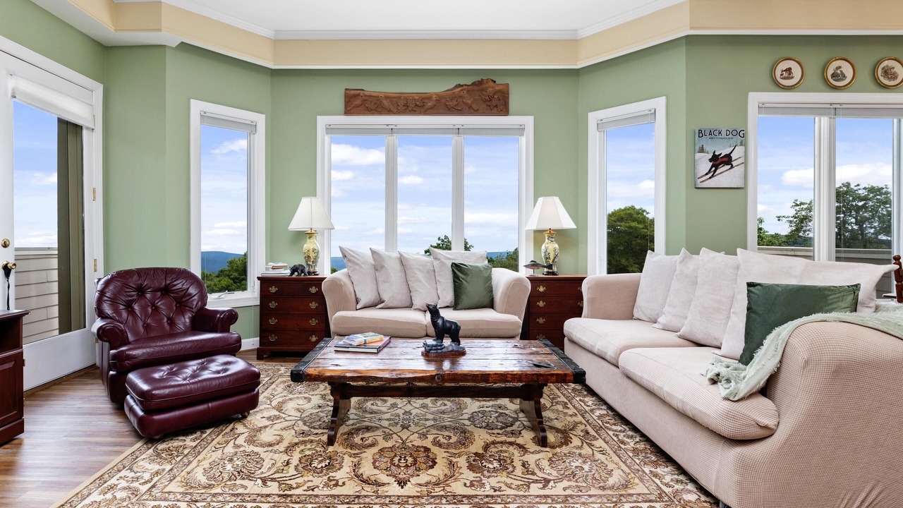 Photo of Livingroom in Chestnut Springs