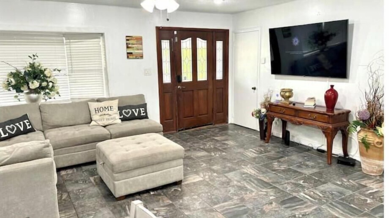 Photo of Livingroom in Bay Crest Park