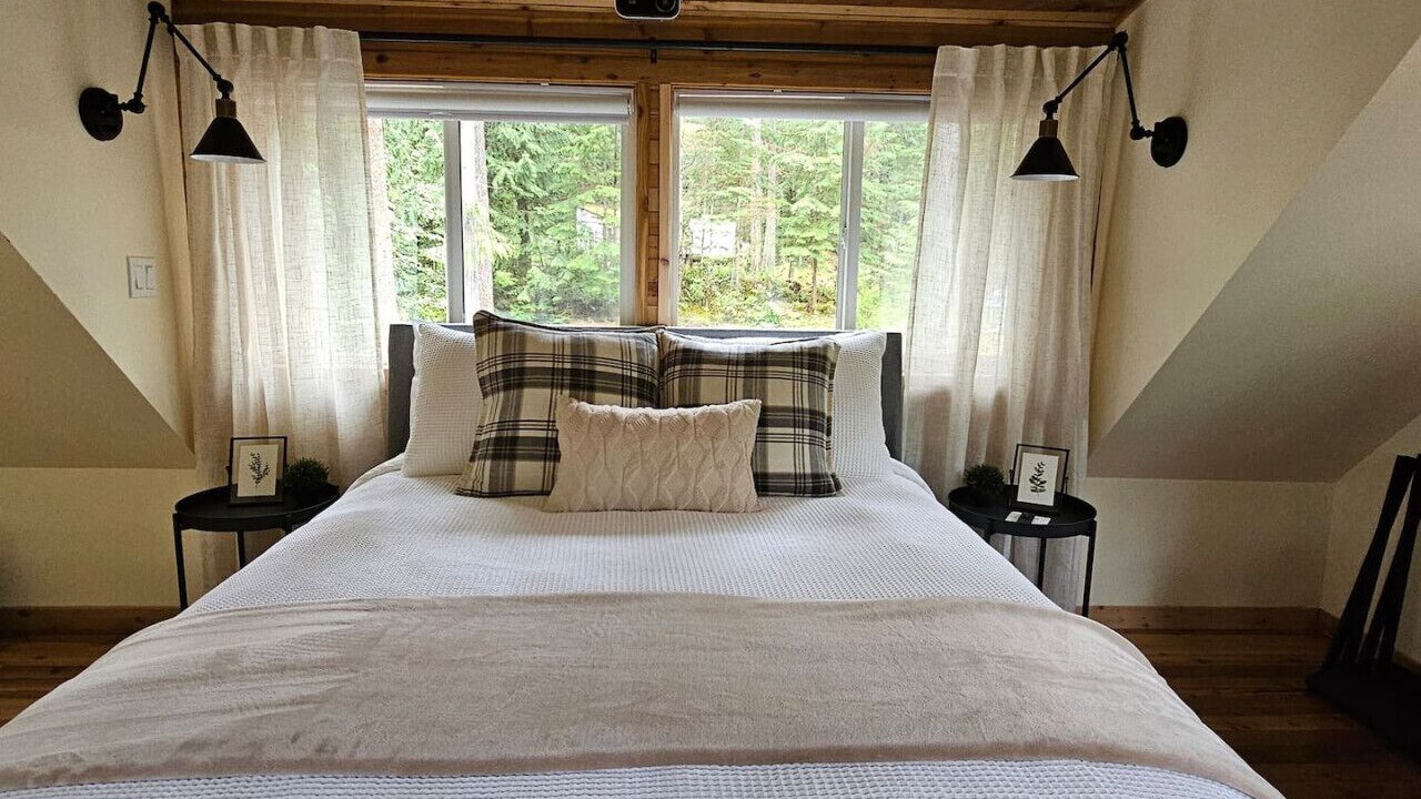 Photo of Bedroom in Marblemount