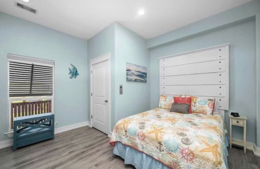 Photo of Bedroom in Crystal Beach