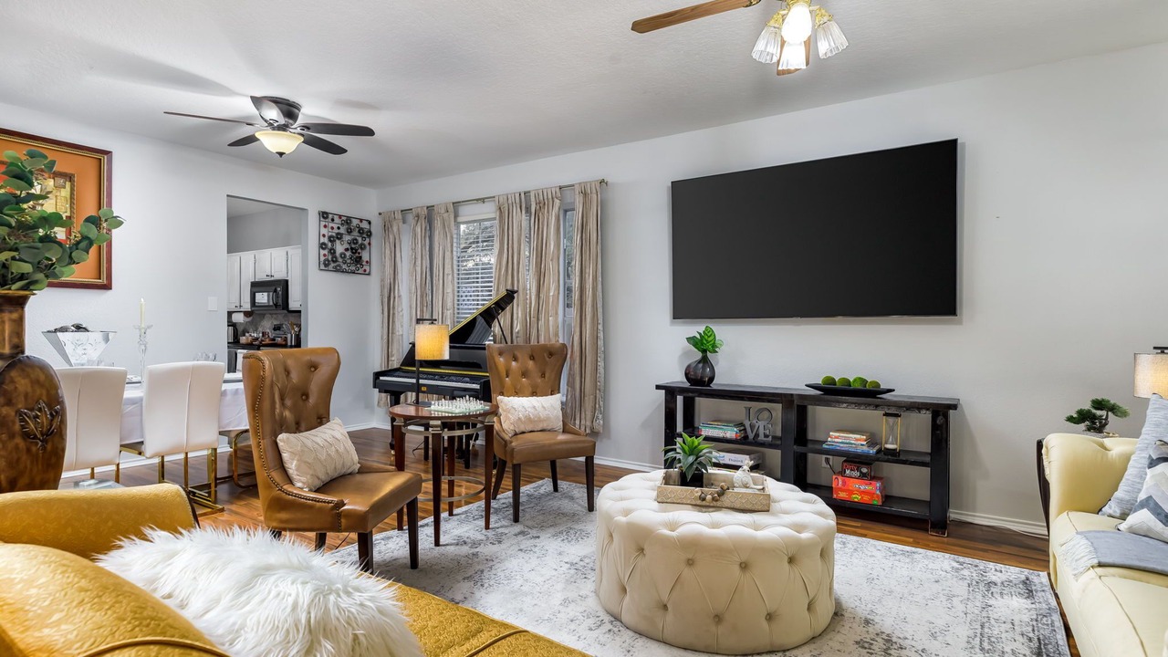 Photo of Livingroom in North Central Thousand Oaks