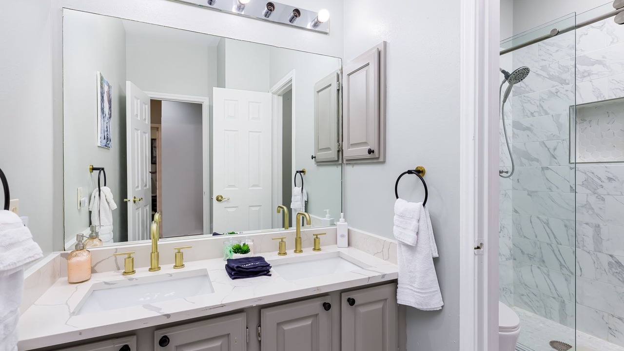 Photo of Bathroom in North Central Thousand Oaks