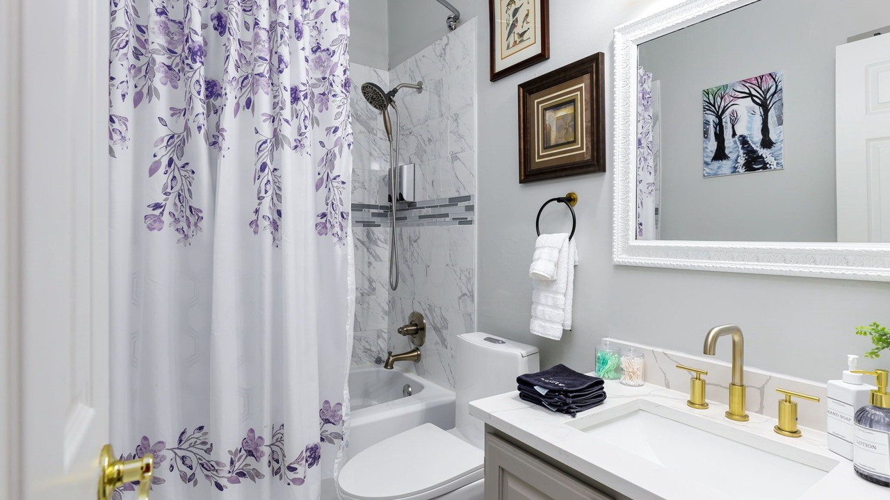 Photo of Bathroom in North Central Thousand Oaks