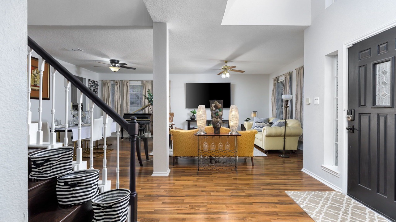 Photo of Livingroom in North Central Thousand Oaks