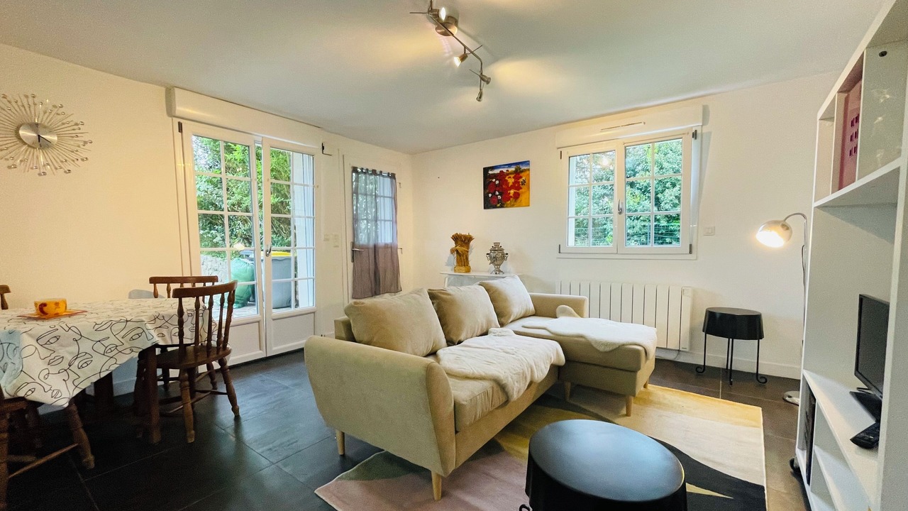 Photo of Livingroom in La Chapelle-des-Fougeretz