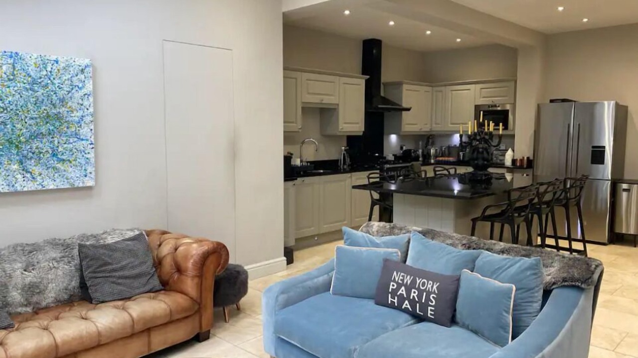 Photo of Others in Hale