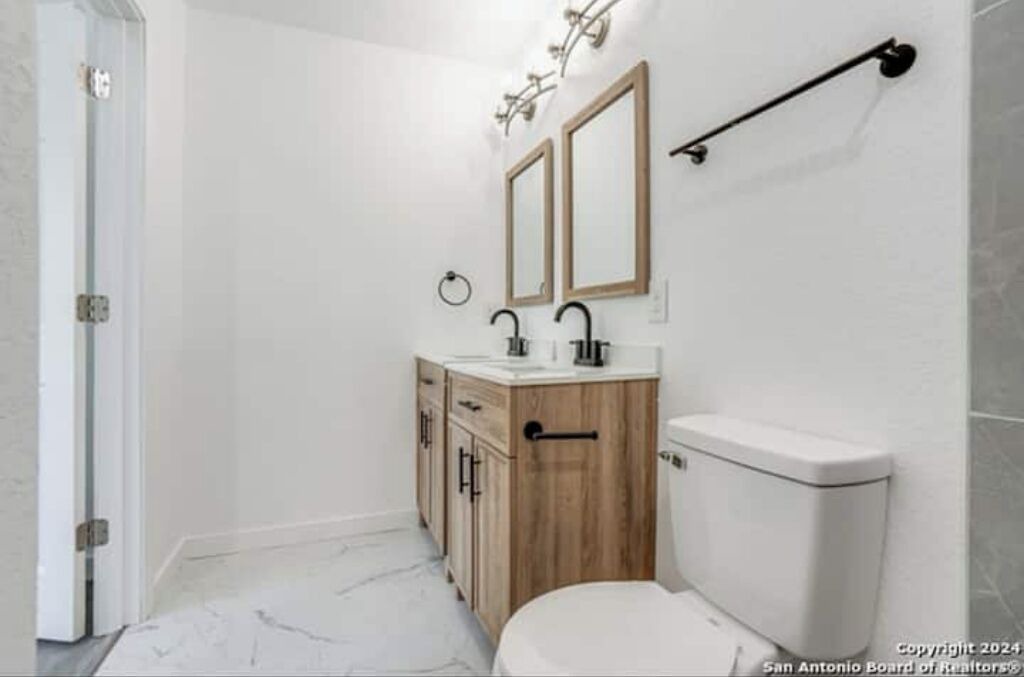 Photo of Bathroom in Northwest Los Angeles Heights
