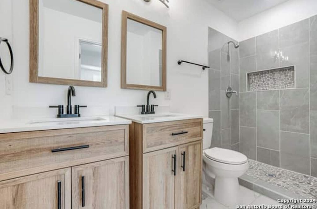 Photo of Bathroom in Northwest Los Angeles Heights