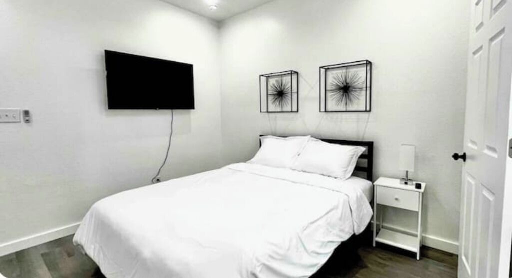 Photo of Bedroom in Northwest Los Angeles Heights