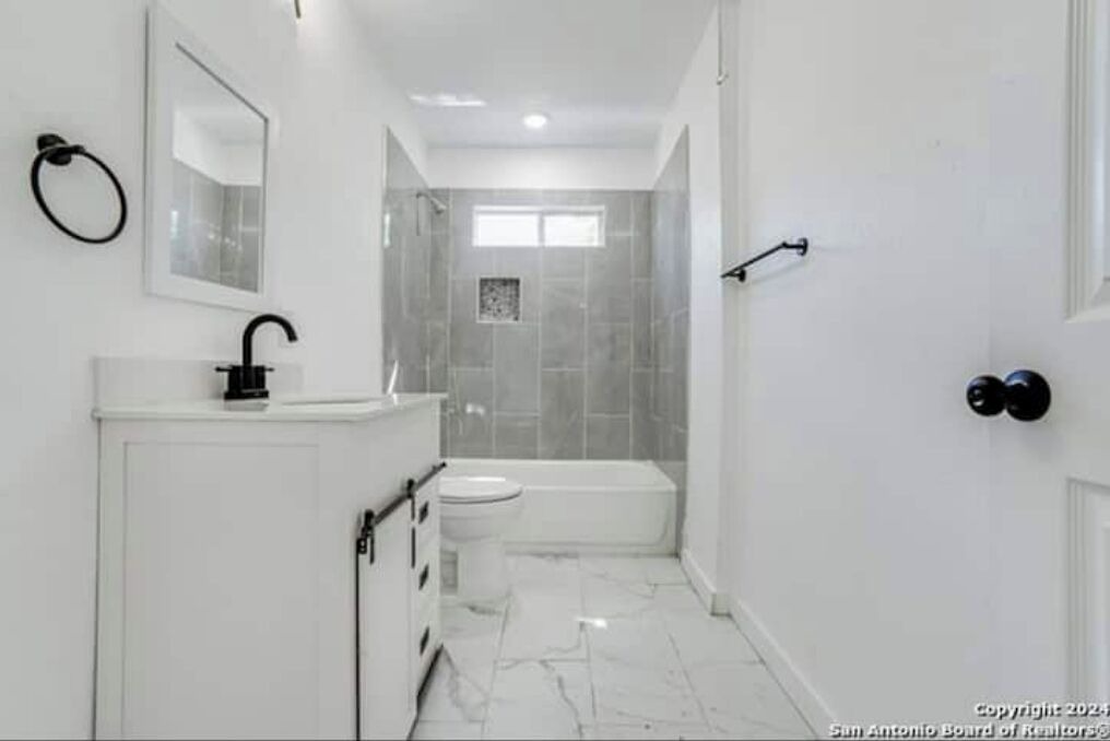 Photo of Bathroom in Northwest Los Angeles Heights