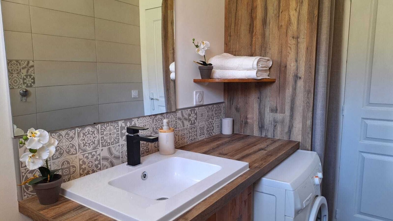 Photo of Bathroom in Figanieres