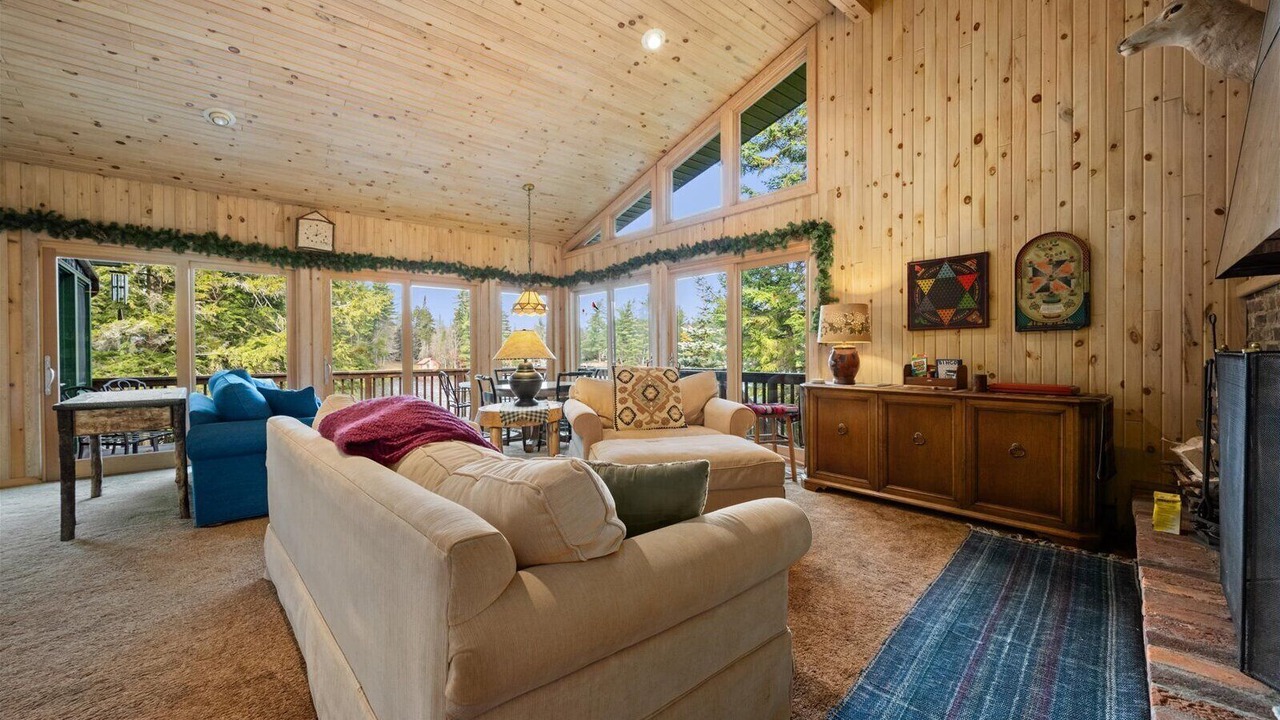 Photo of Livingroom in Town of Webb