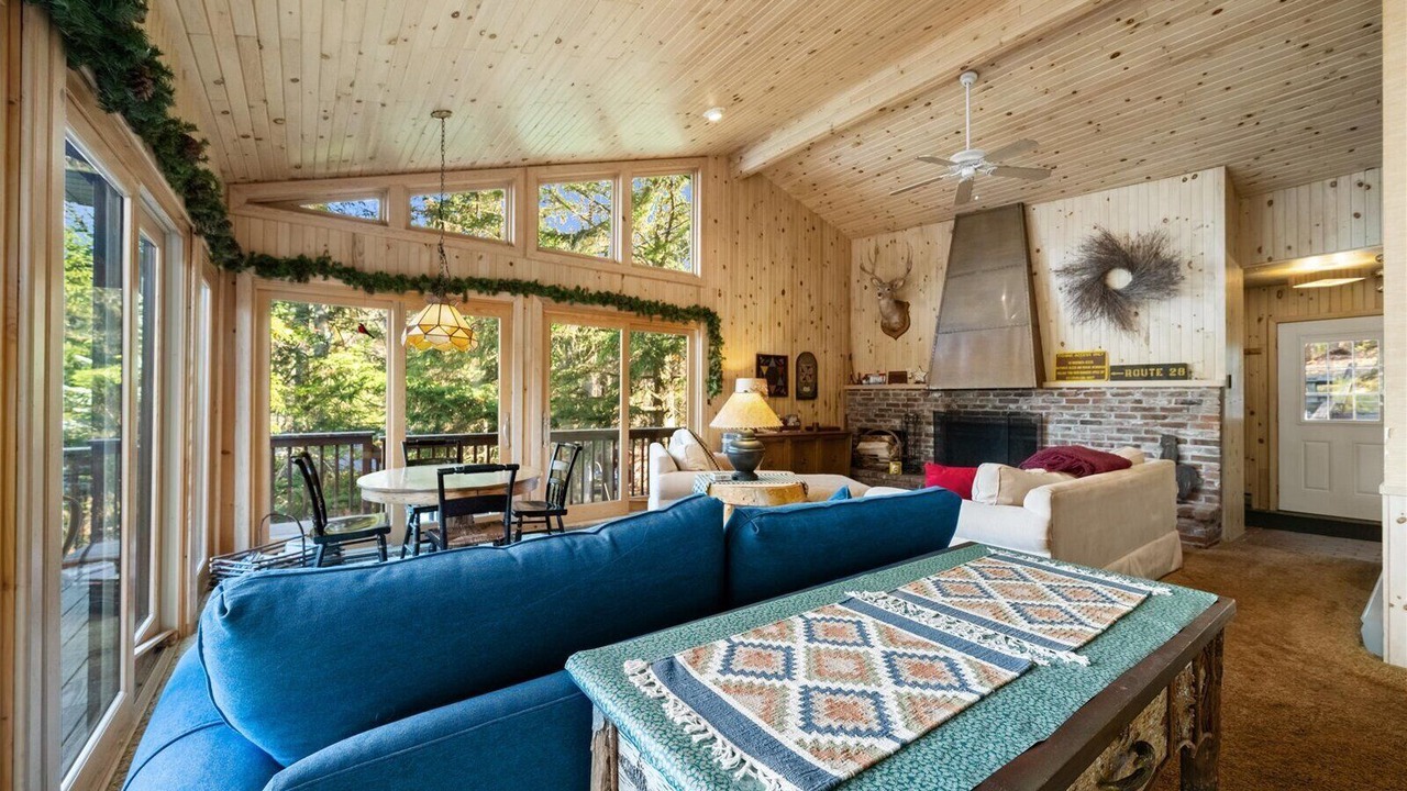Photo of Livingroom in Town of Webb