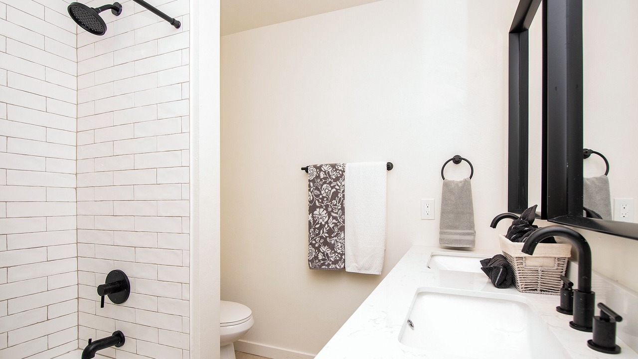Photo of Bathroom in Oracle Heights Estates