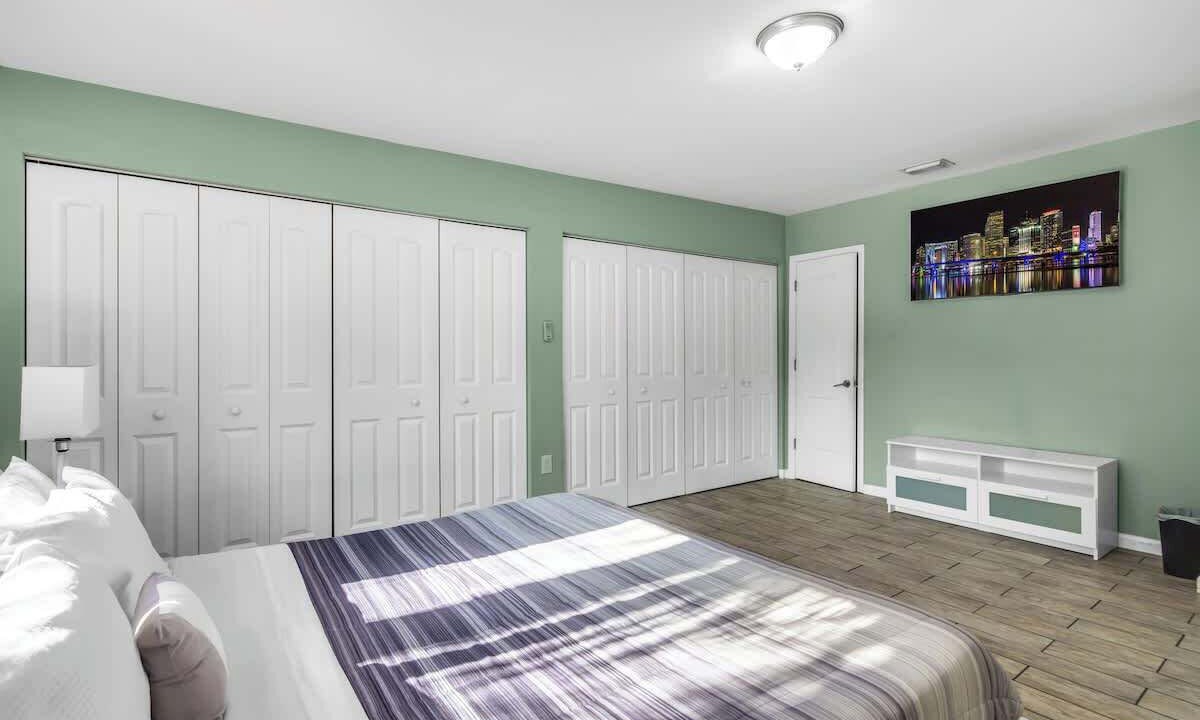 Photo of Bedroom in Golden Glades