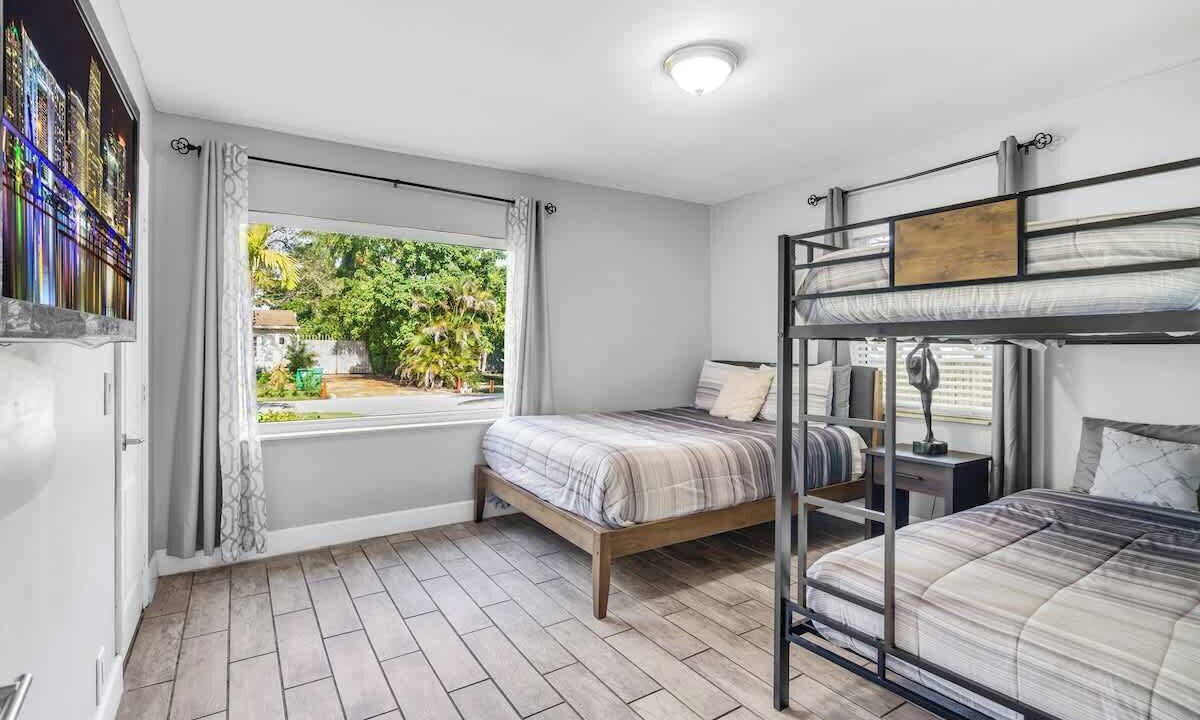 Photo of Bedroom in Golden Glades