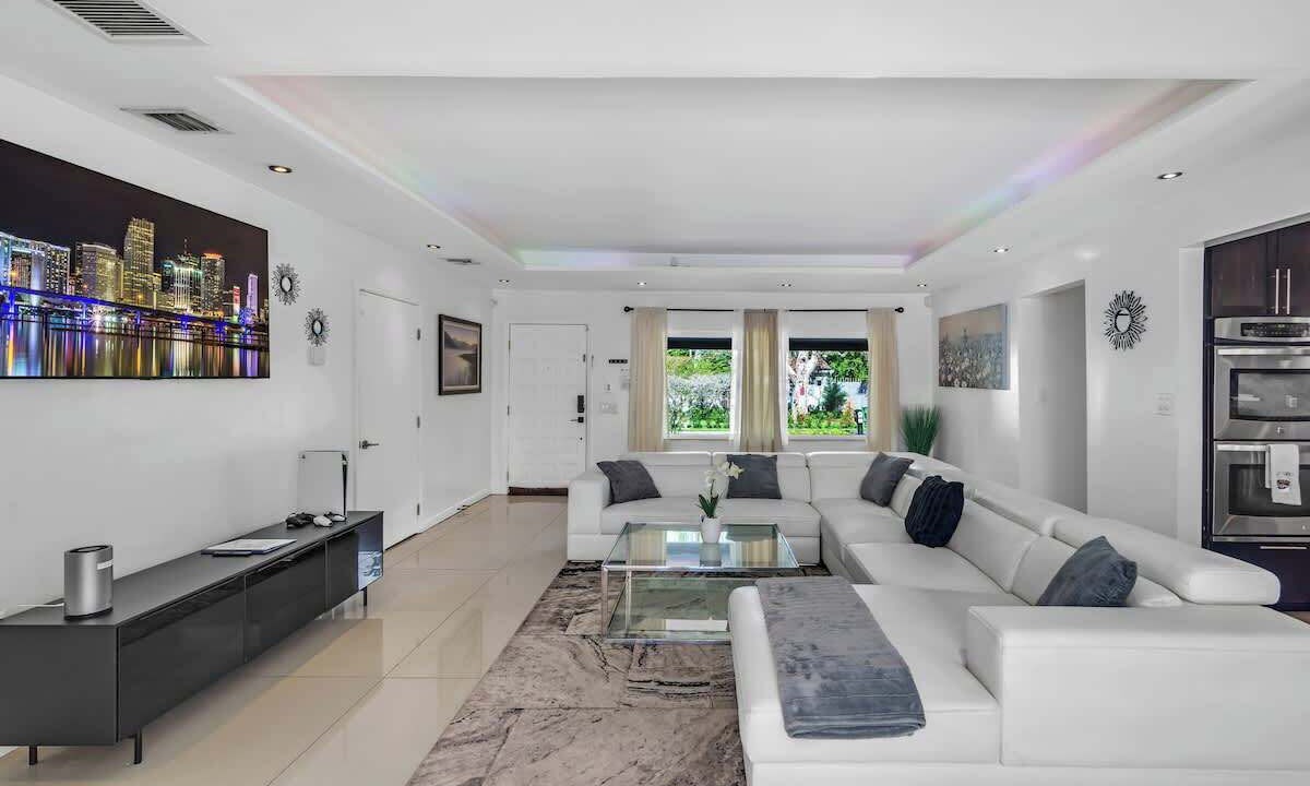 Photo of Livingroom in Golden Glades