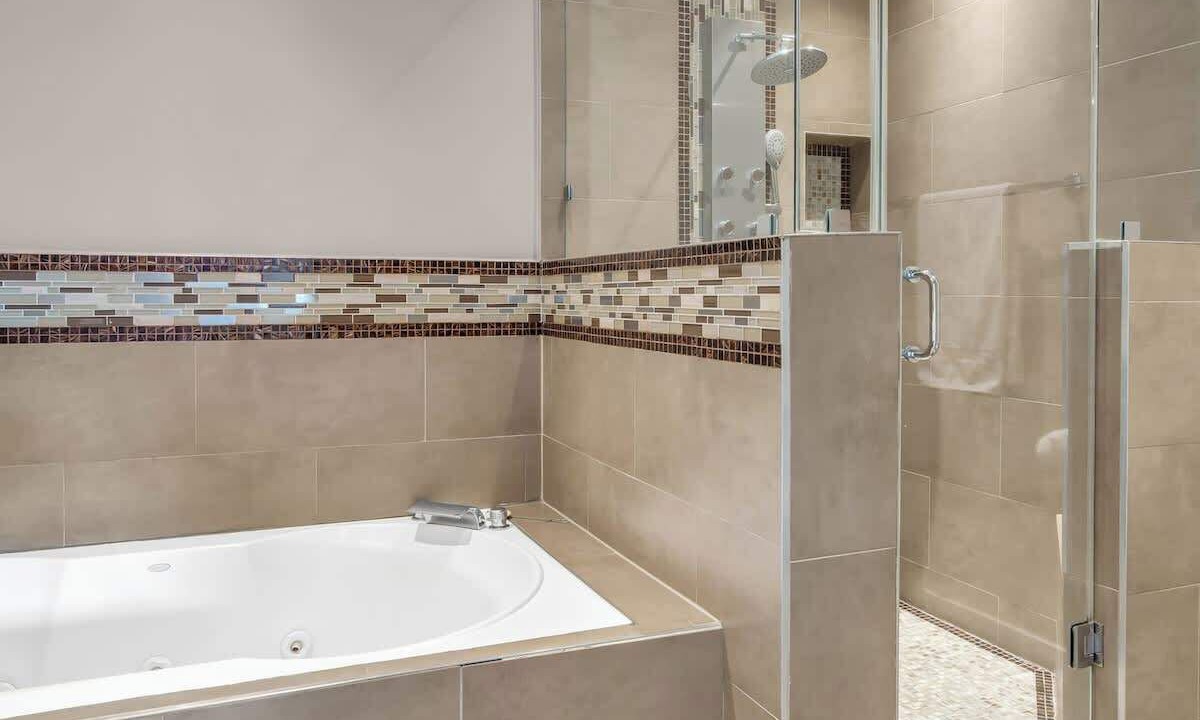 Photo of Bathroom in Golden Glades