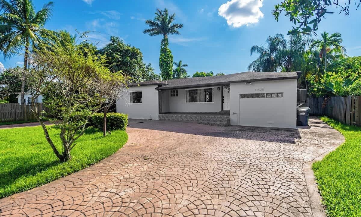 Photo of Outdoor in Golden Glades