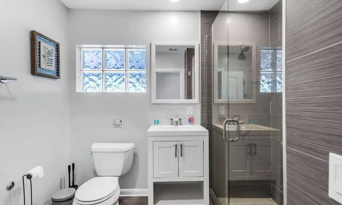 Photo of Bathroom in Golden Glades