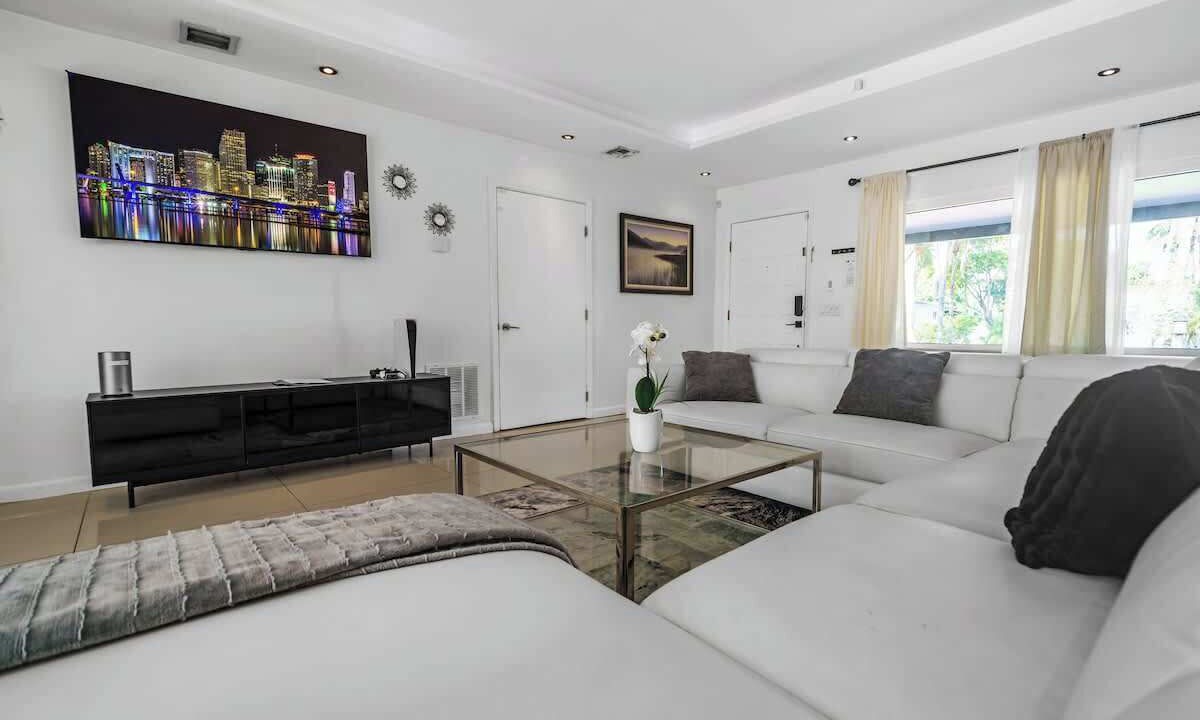 Photo of Livingroom in Golden Glades