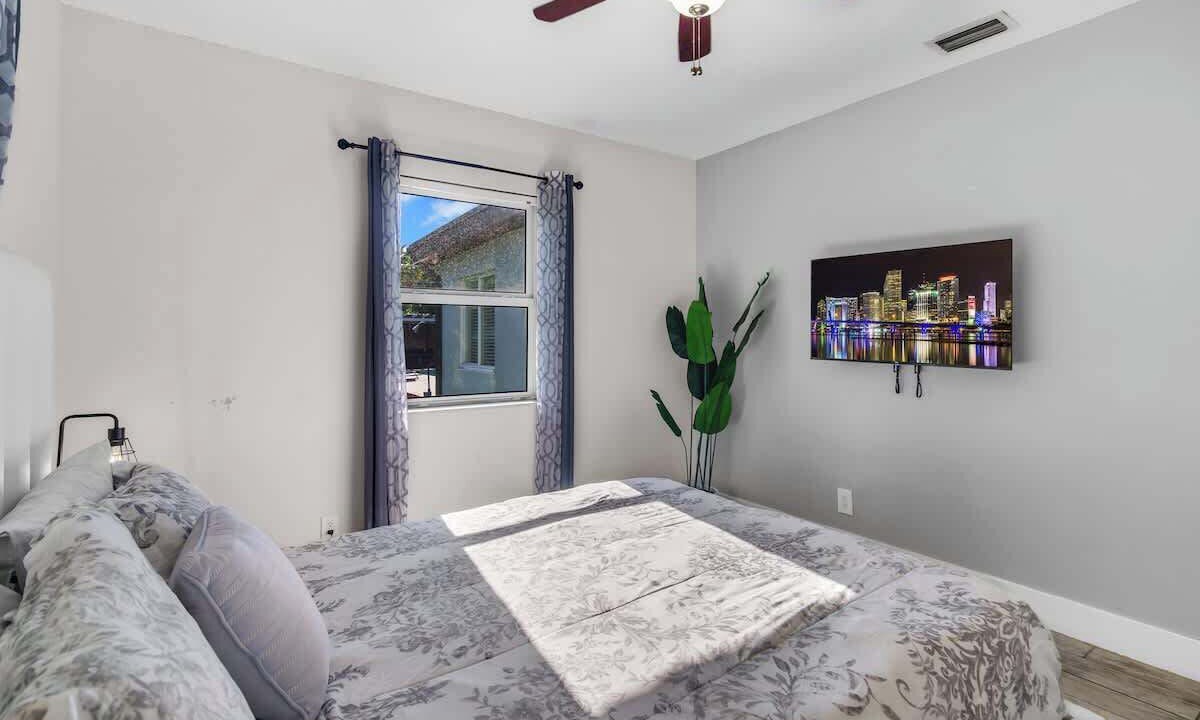 Photo of Bedroom in Golden Glades
