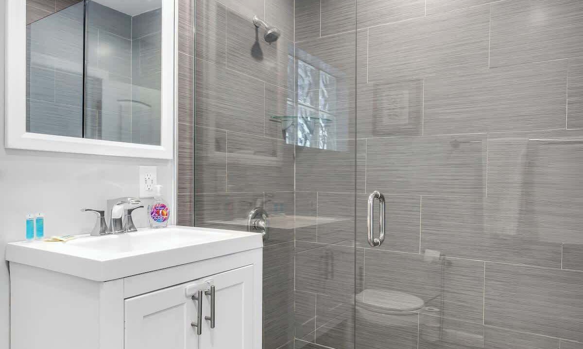 Photo of Bathroom in Golden Glades