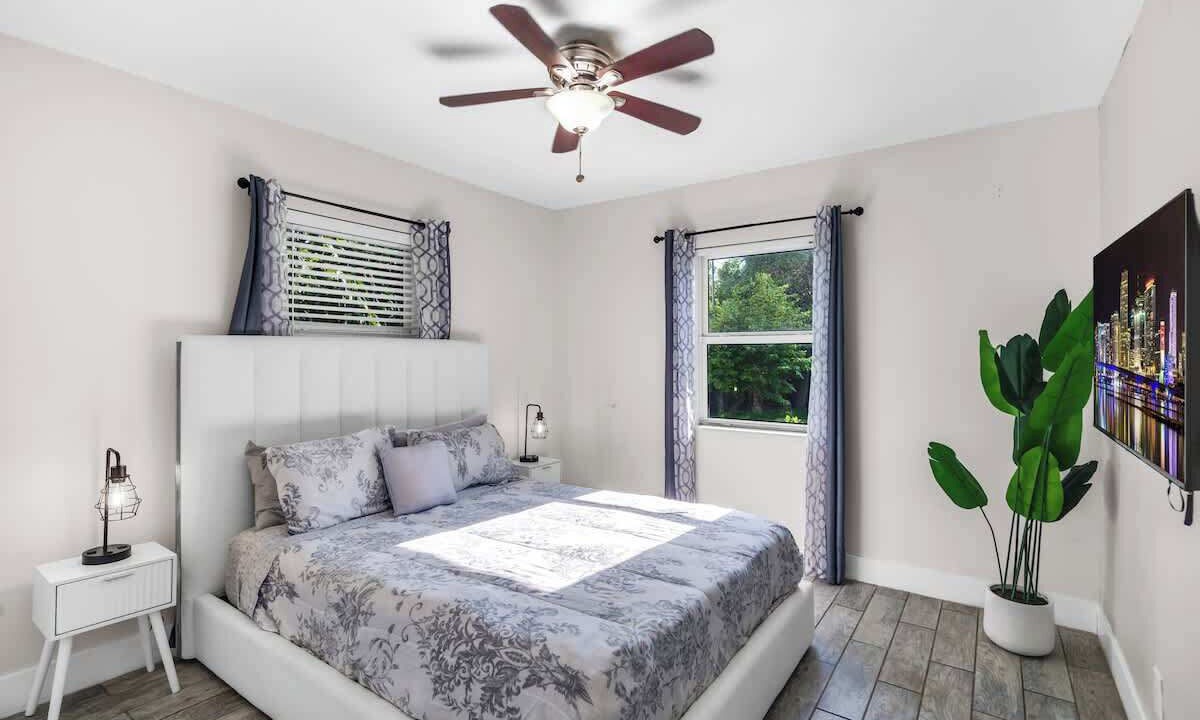 Photo of Bedroom in Golden Glades