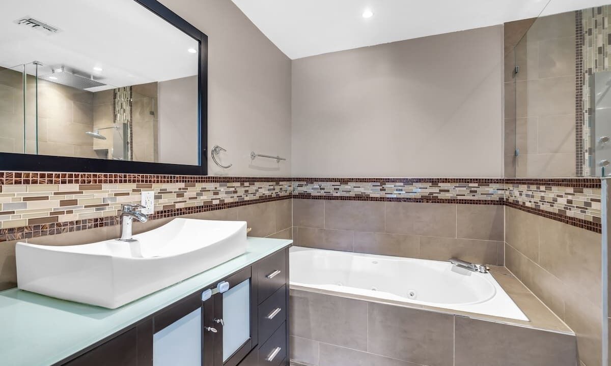Photo of Bathroom in Golden Glades