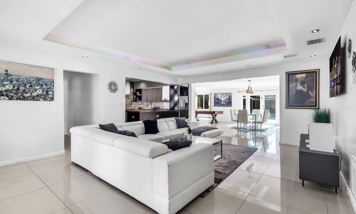 Photo of Livingroom in Golden Glades