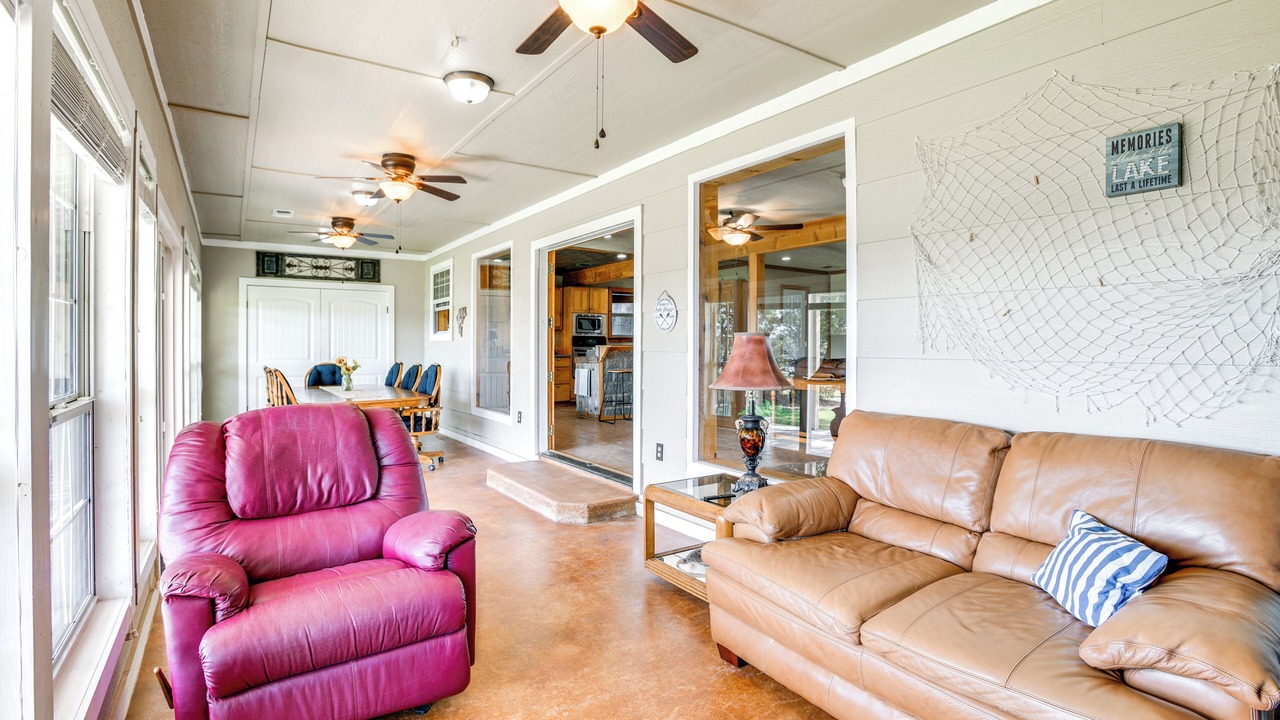 Photo of Livingroom in Sweetwater
