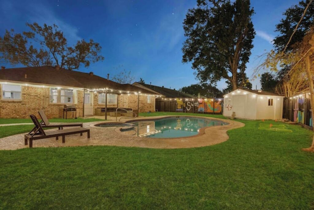 Photo of Outdoor in Garden Oaks