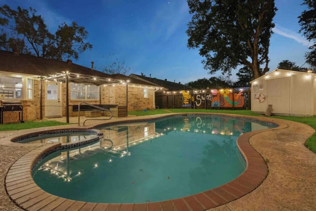 Photo of Outdoor in Garden Oaks