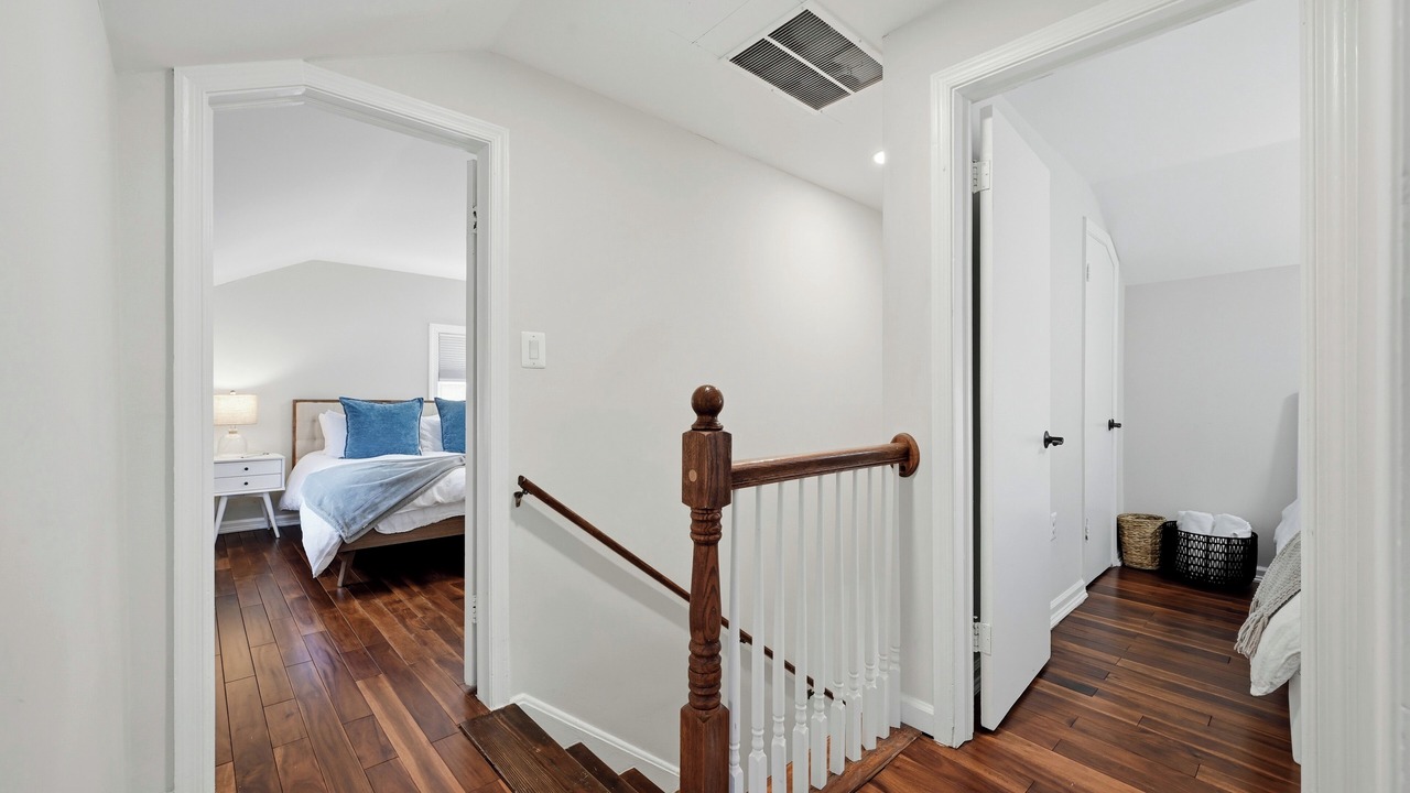 Photo of Bedroom in Leesburg's Old and Historic District
