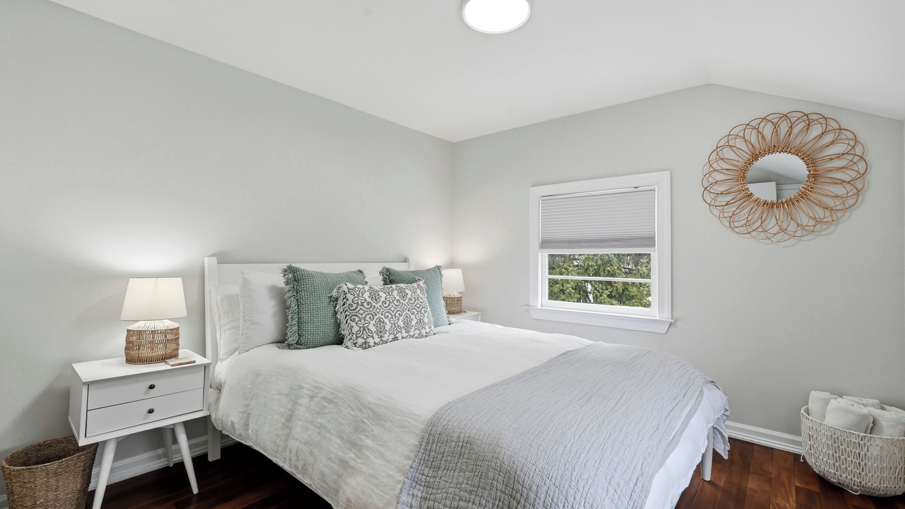 Photo of Bedroom in Leesburg's Old and Historic District