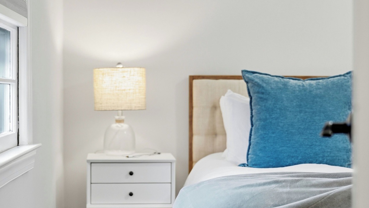 Photo of Bedroom in Leesburg's Old and Historic District