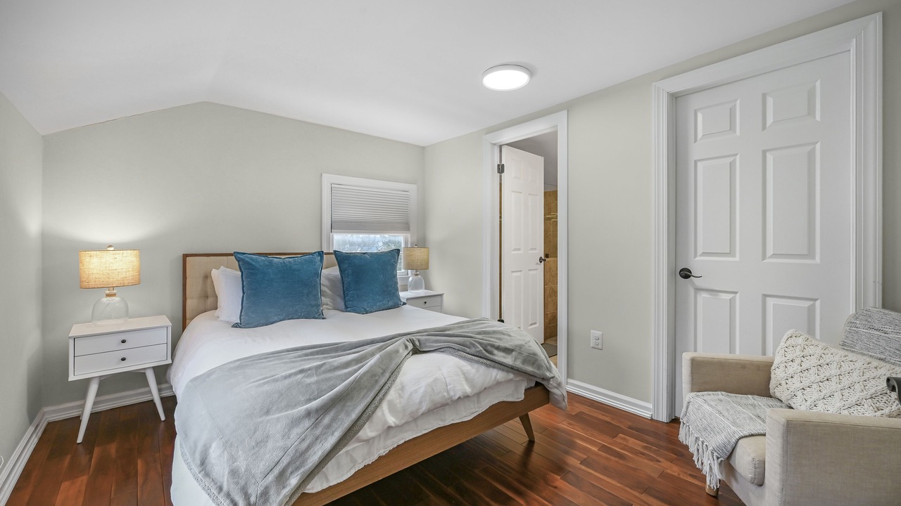 Photo of Bedroom in Leesburg's Old and Historic District
