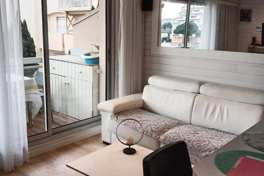 Photo of Livingroom in Le Port