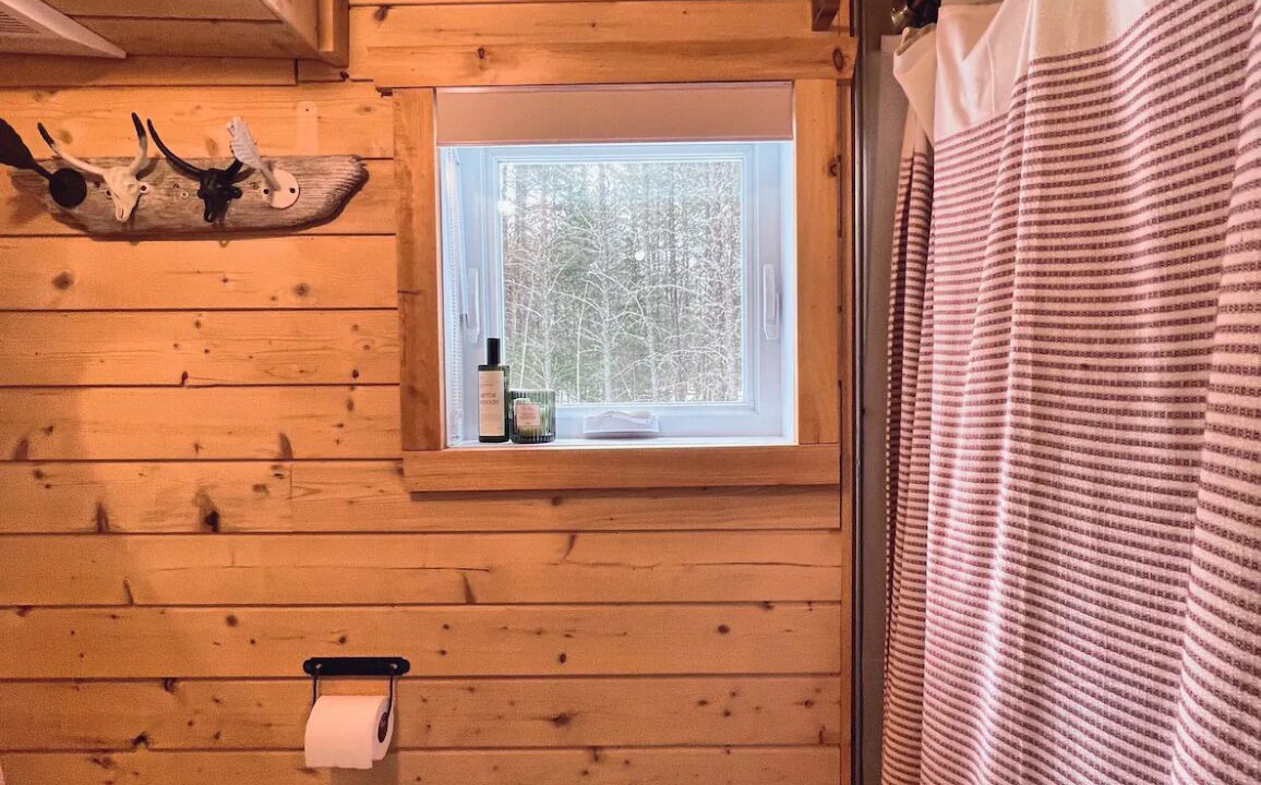 Photo of Bathroom in Saint-Alexis-des-Monts