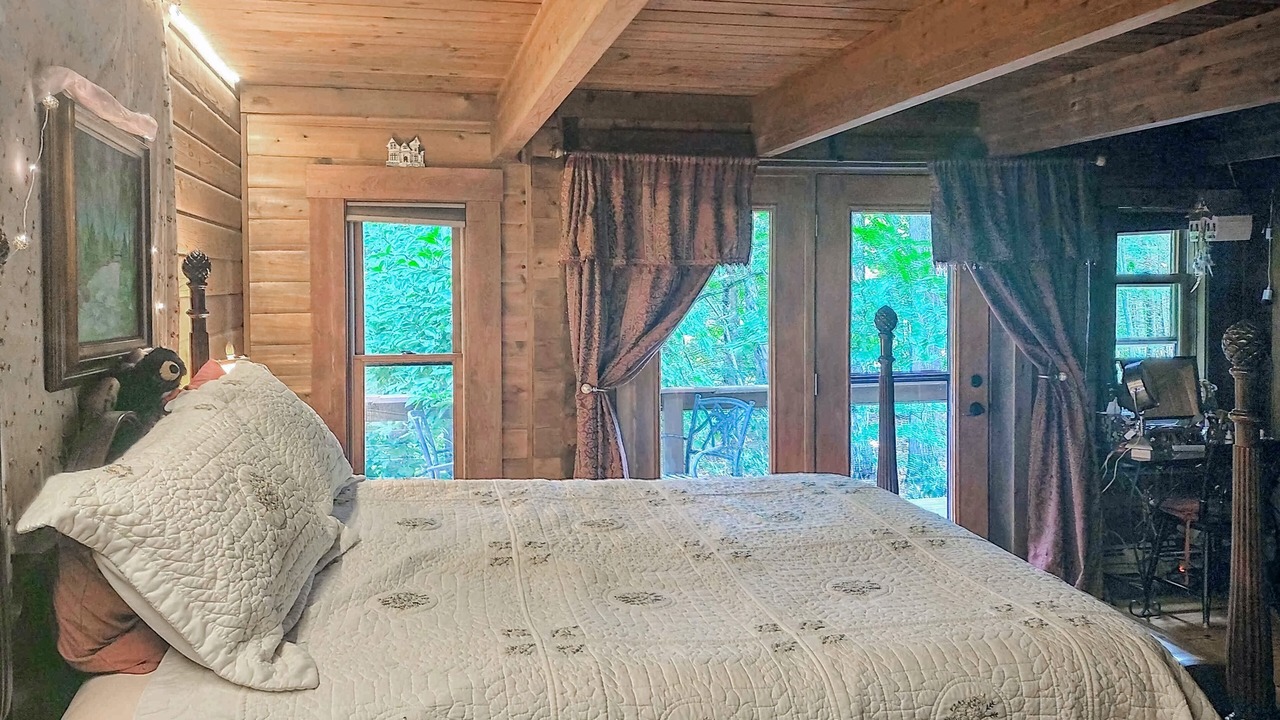 Photo of Bedroom in Raymond