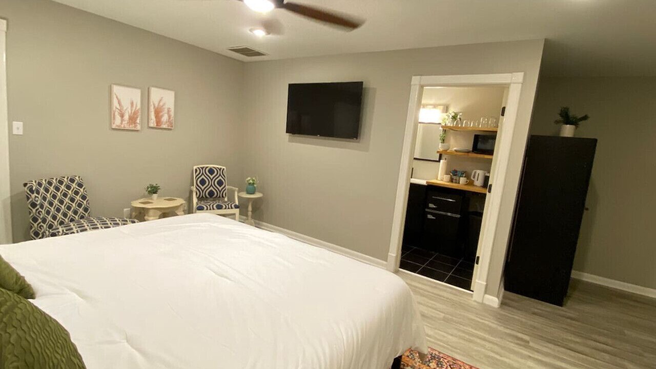 Photo of Bedroom in Eureka Springs Historic District