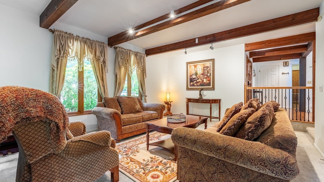 Photo of Livingroom in Overlake