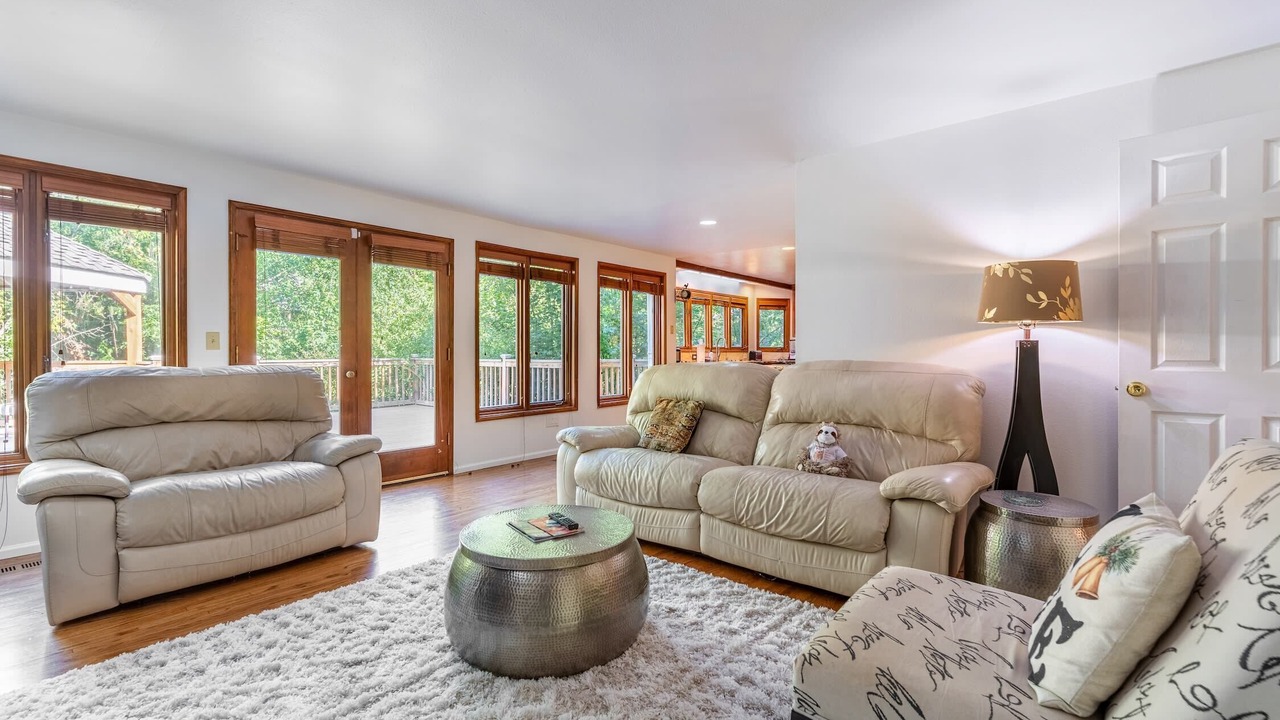 Photo of Livingroom in Overlake