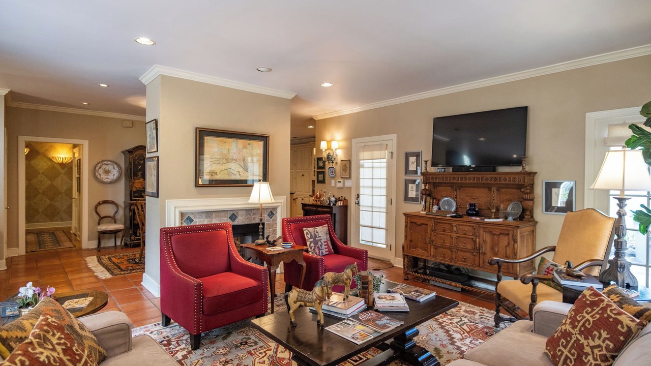 Photo of Livingroom in University District