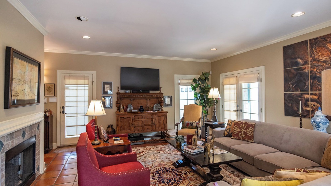 Photo of Livingroom in University District