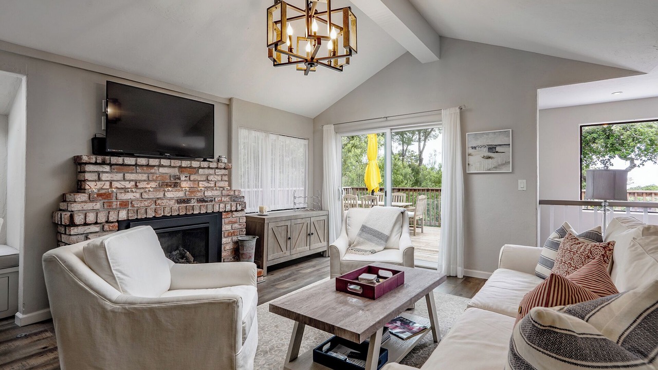 Photo of Livingroom in Northeast Carmel