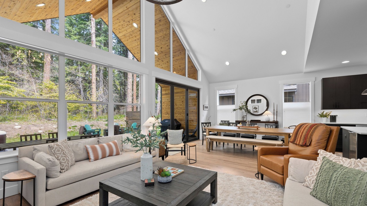 Photo of Livingroom in Roslyn