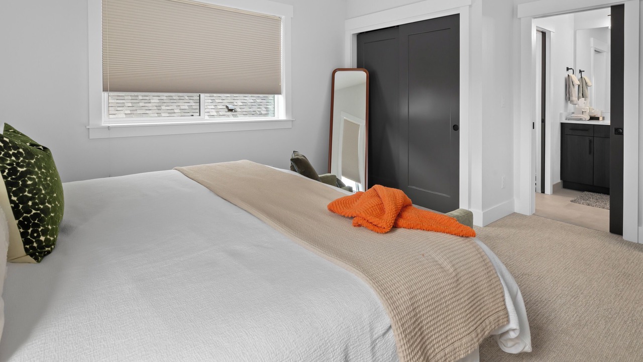 Photo of Bedroom in Roslyn