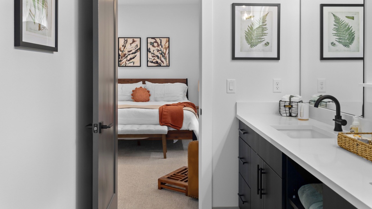 Photo of Bedroom in Roslyn