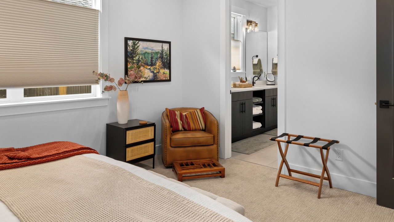 Photo of Bedroom in Roslyn